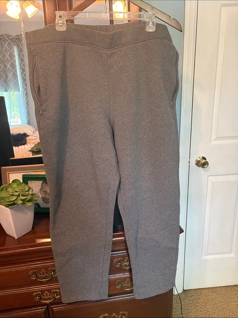 Banana Republic Women's Gray Pull-On Knit Joggers